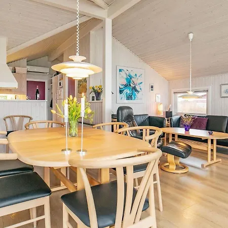 4 Star Holiday In Holiday home Humble