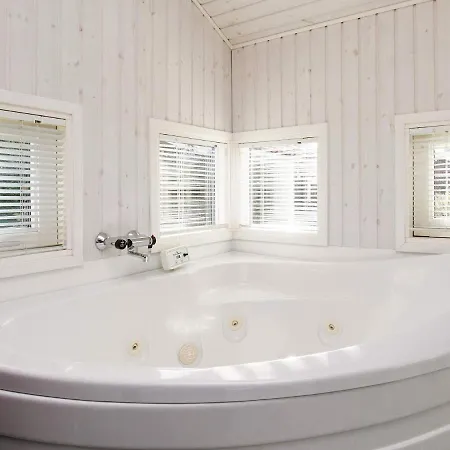 4 Star Holiday In Holiday home
